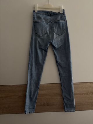 Pantalón pitillo Zara Talla 34