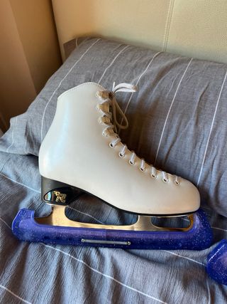 Patines de Hielo Blancos. VENUS RR