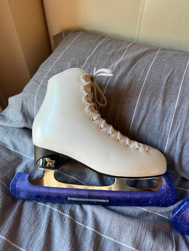 Patines de Hielo Blancos. VENUS RR