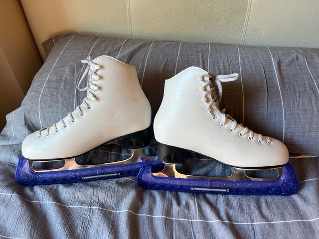 Patines de Hielo Blancos. VENUS RR