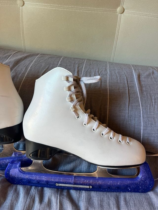 Patines de Hielo Blancos. VENUS RR