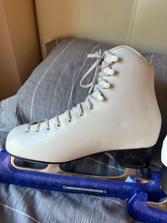 Patines de Hielo Blancos. VENUS RR