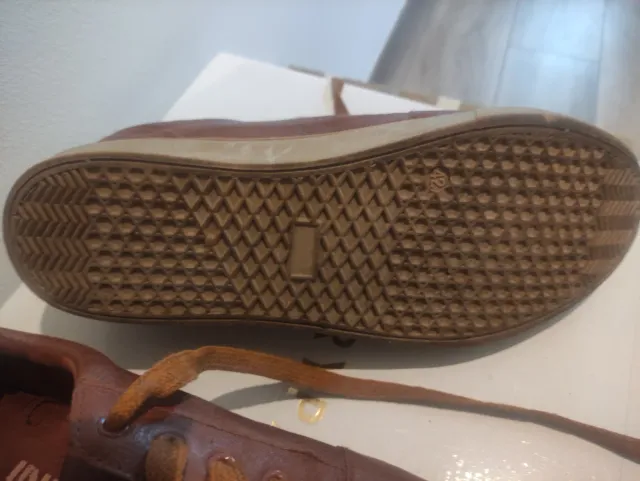 Zapatos de hombre marrones con cordones