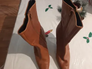 Botines de tacón marrones
