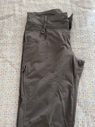 Pantalones trekking Salomon grises. Como nuevos.