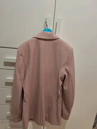 Chaqueta rosa con cinturón
