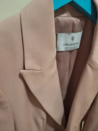 Chaqueta rosa con cinturón