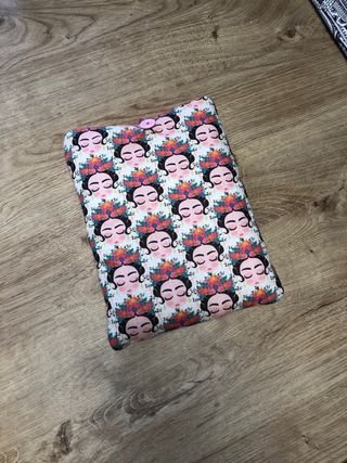 Funda libro/tablet Frida Kahlo hecha a mano.