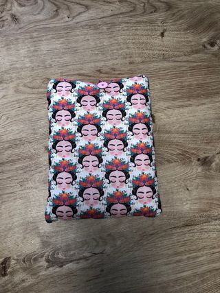 Funda libro/tablet Frida Kahlo hecha a mano.