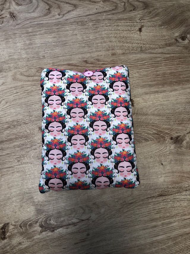 Funda libro/tablet Frida Kahlo hecha a mano.