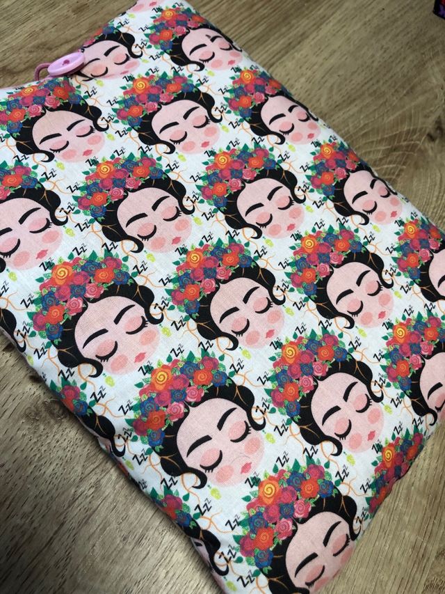 Funda libro/tablet Frida Kahlo hecha a mano.