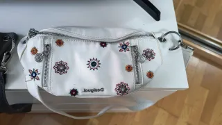 Riñoneras Desigual (Gris y Blanca)