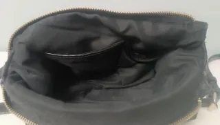 Bolso nylon negro con cremalleras doradas