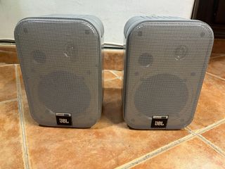 Altavoces JBL Control ONE Gris