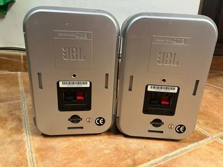 Altavoces JBL Control ONE Gris