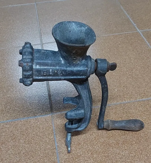 Picadora de carne antiga ELMA de ferro, Med 26x25x10