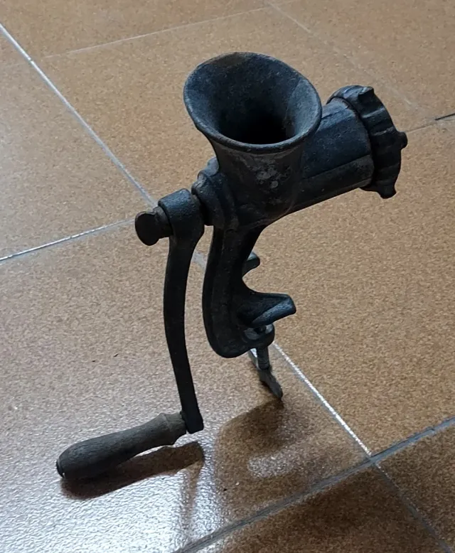 Picadora de carne antiga ELMA de ferro, Med 26x25x10