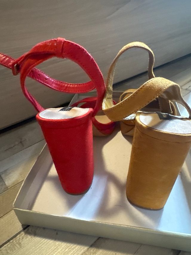 Sandalias Pull&Bear Rojas y Amarillas