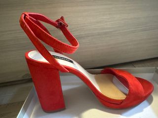 Sandalias Pull&Bear Rojas y Amarillas