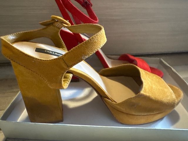 Sandalias Pull&Bear Rojas y Amarillas