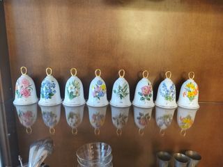 Campane in porcellana con fiori