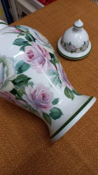 Limoges vaso in porcellana decorato