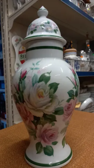 Limoges vaso in porcellana decorato