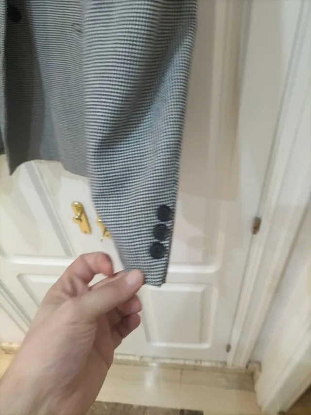 Chaqueta de traje gris y blanco para hombre