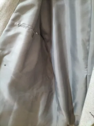 Chaqueta de traje gris y blanco para hombre