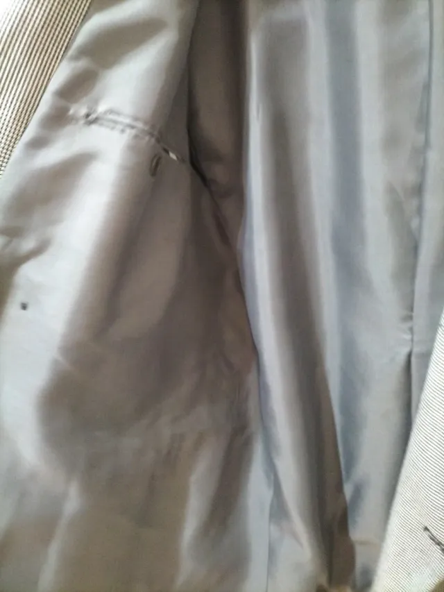 Chaqueta de traje gris y blanco para hombre