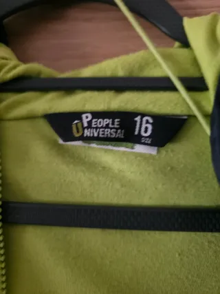 Chubasquero Negro y Verde con Capucha