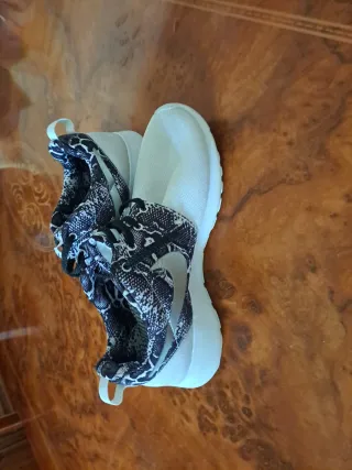 Zapatillas Nike Blancas y Negras