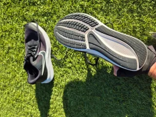 Zapatillas Nike Talla 36.5 Negras y Blancas