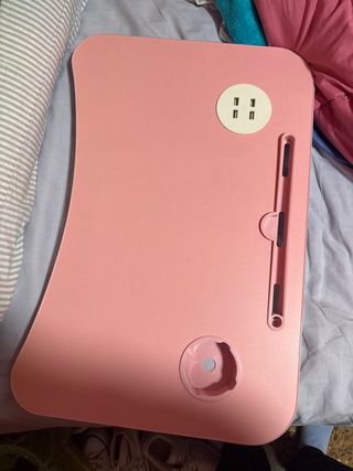 Mesa portátil con USB y posavasos