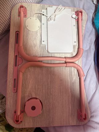 Mesa portátil con USB y posavasos