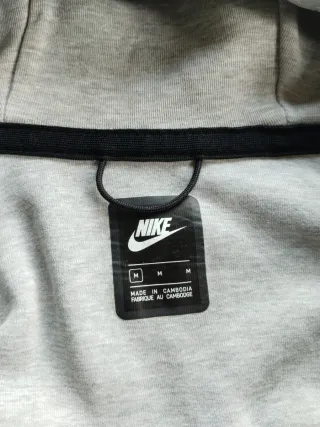 Chaqueta Nike Gris con Cremallera