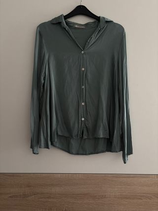 Camisa satén verde Talla XS