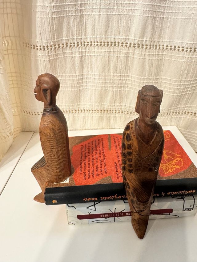 Fermalibri Masai intagliati a mano