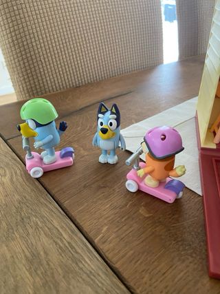 Casa Bluey y figuras extra