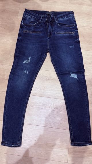 Jeans Zara Azules Rotos con Cremalleras talla 40