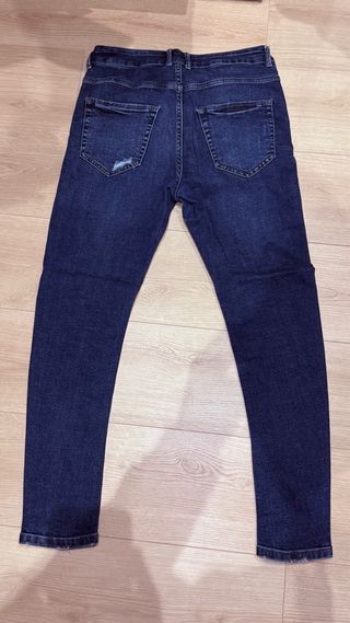 Jeans Zara Azules Rotos con Cremalleras talla 40