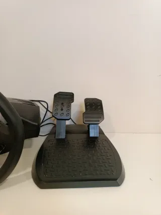 Volante Thrustmaster PS4 con Pedales