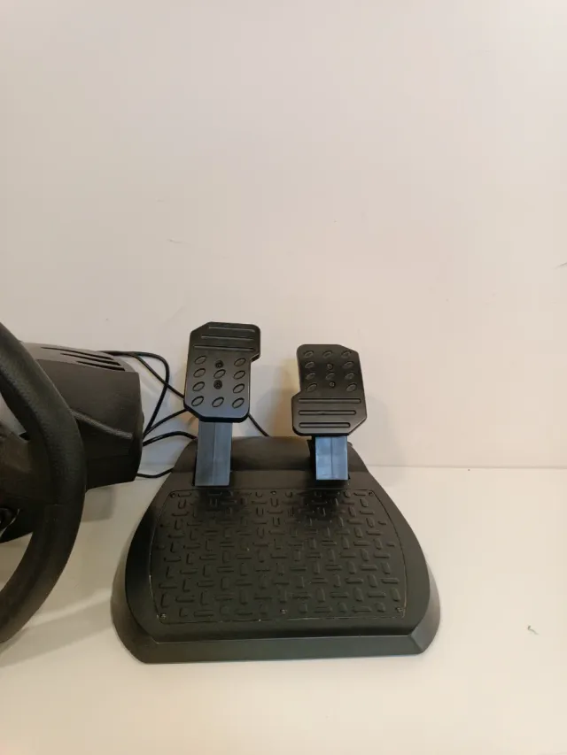 Volante Thrustmaster PS4 con Pedales