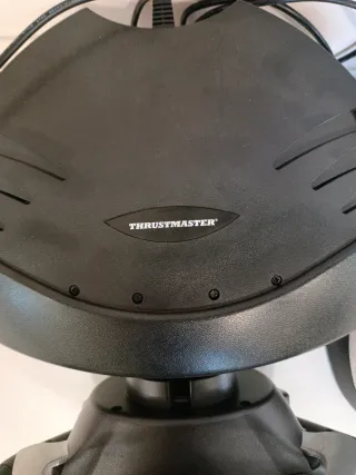 Volante Thrustmaster PS4 con Pedales