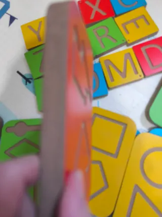 Tabla aprendizaje madera letras y formas