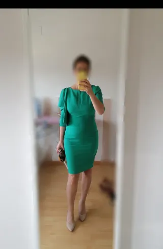 Vestido verde con volante