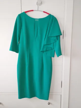 Vestido verde con volante