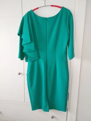 Vestido verde con volante