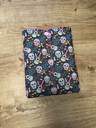 Funda artesanal para tablet o libro