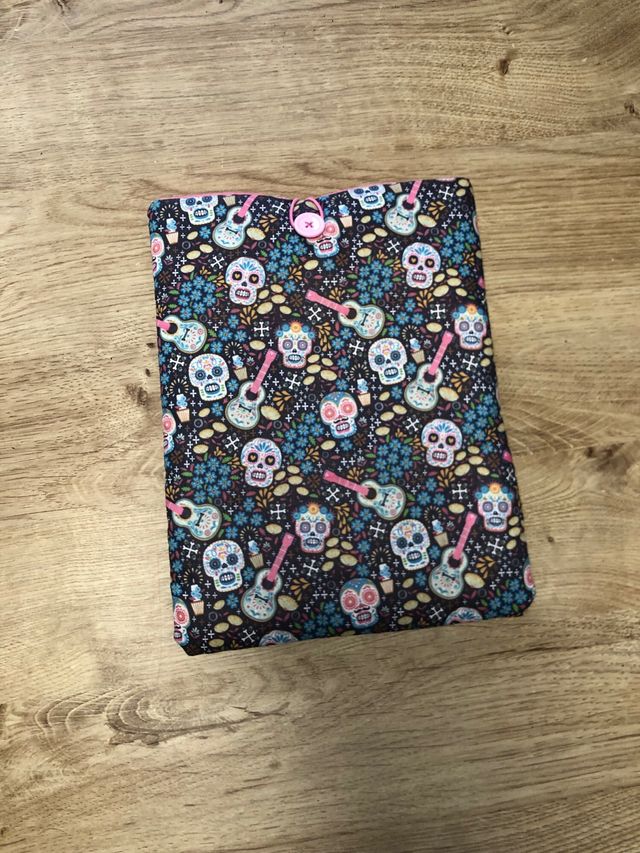 Funda artesanal para tablet o libro